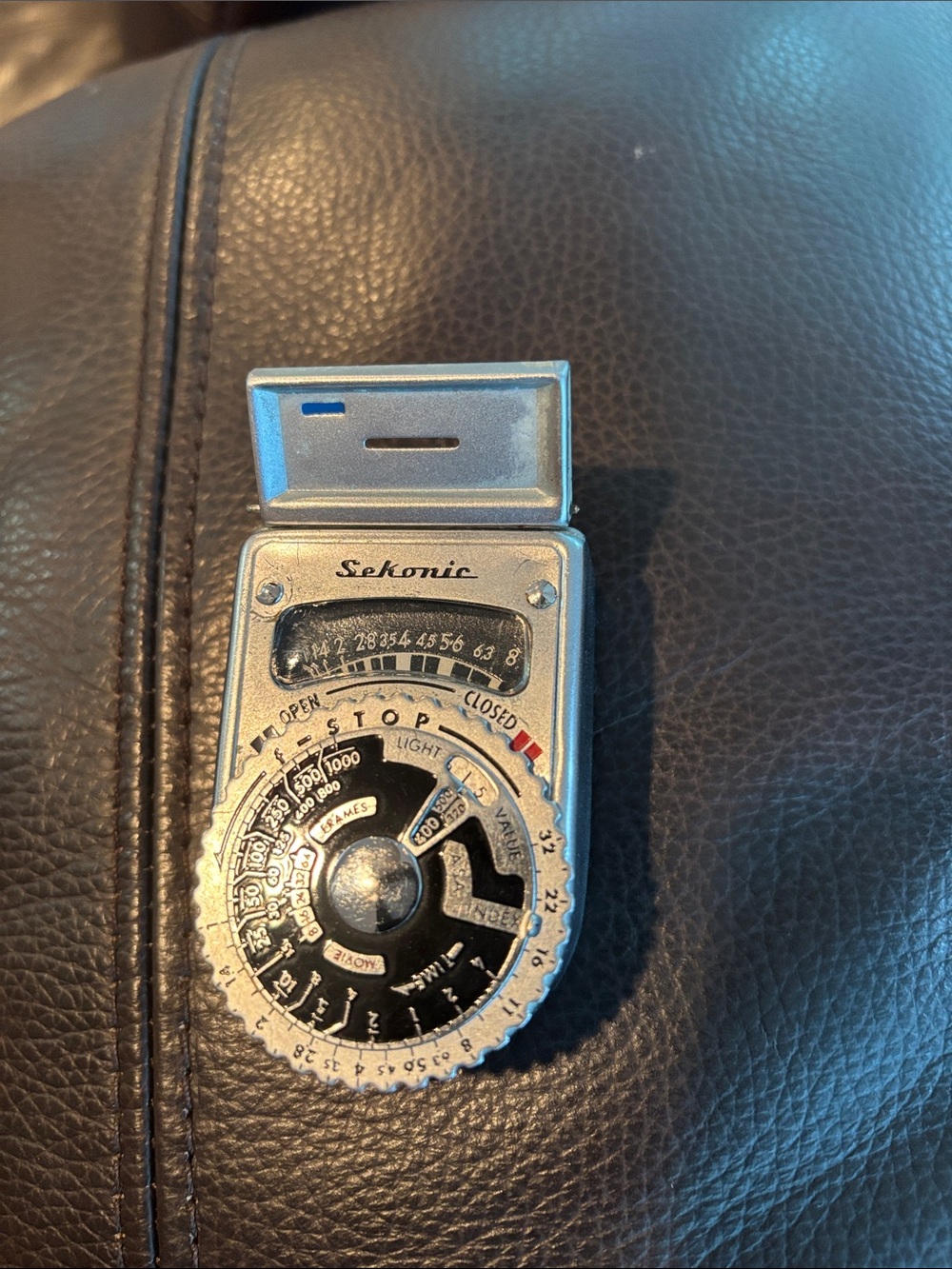 Sekonic L-6 Light Silver Light Meter - Compact Vintage Exposure Meter